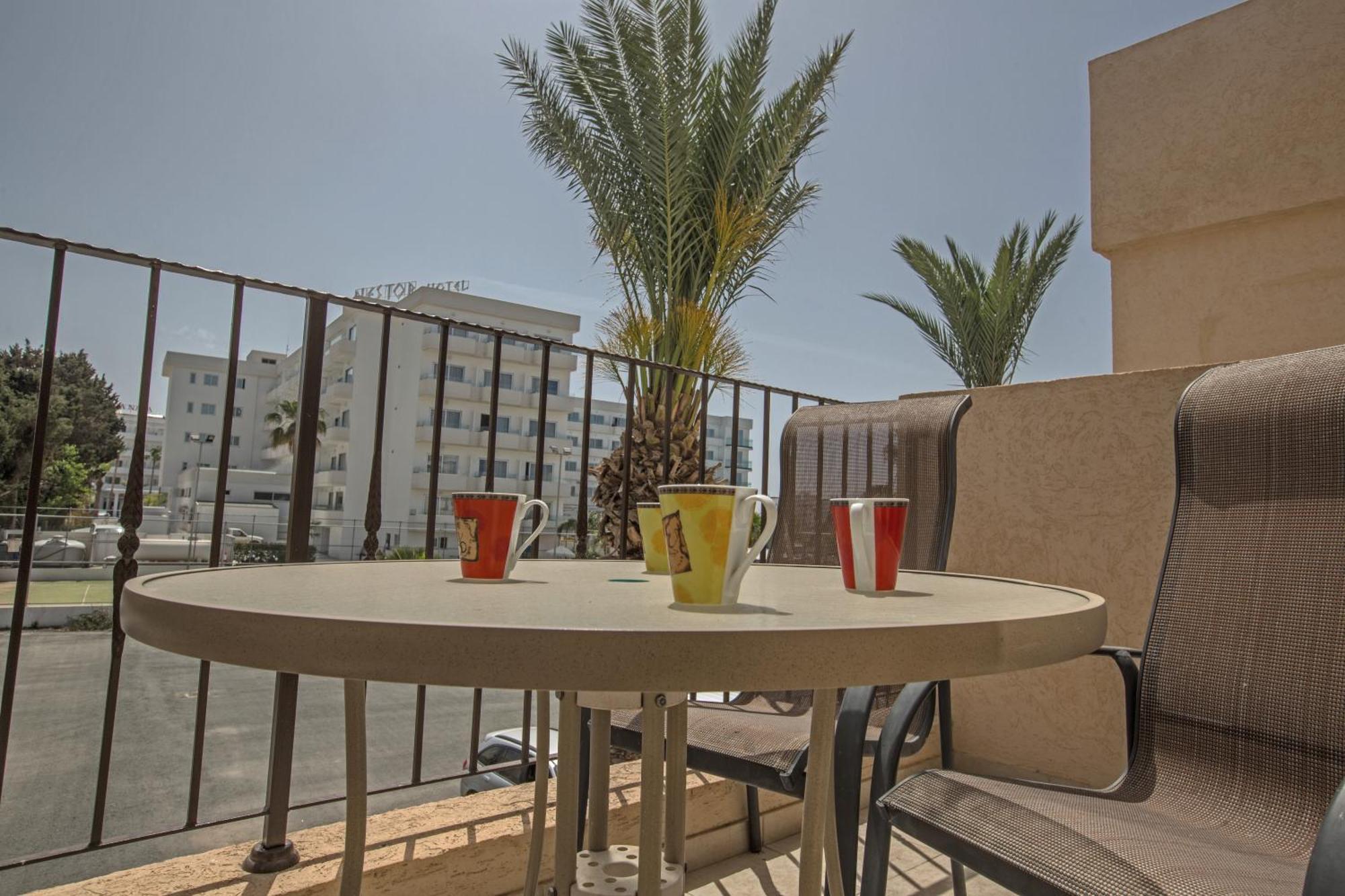Napiana Apartments أيا نابا الغرفة الصورة